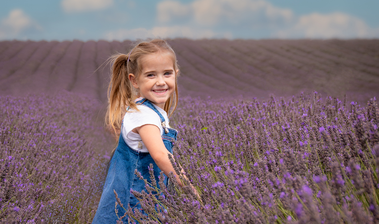 Candid family moment captured by Mike Silver, Hertfordshire